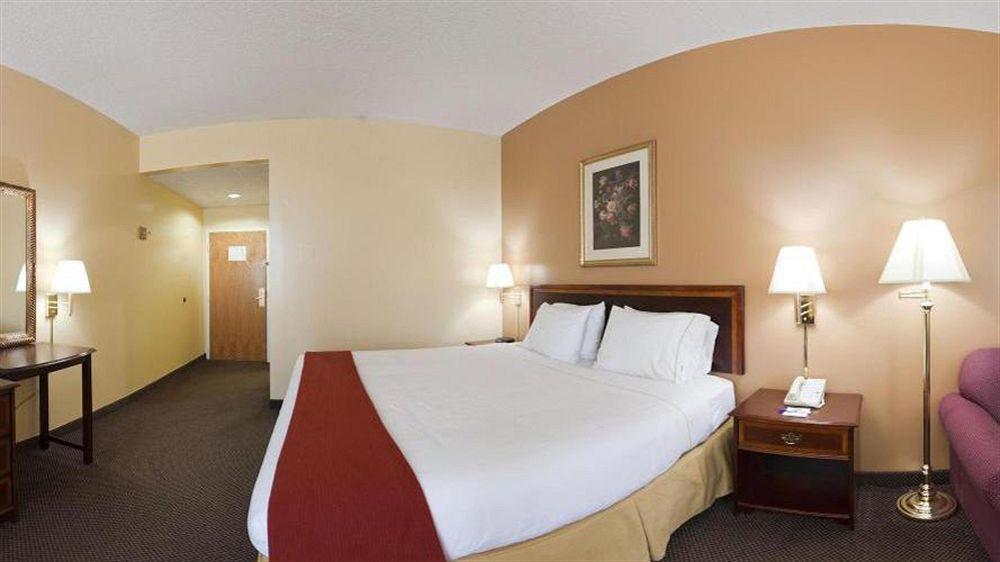 Holiday Inn Express Marshfield - Springfield Area By Ihg Esterno foto