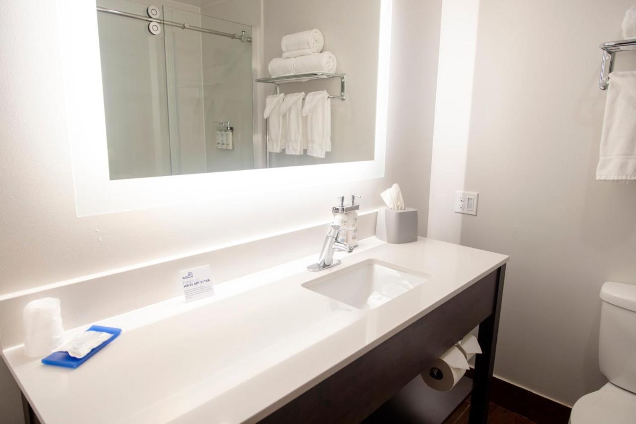 Holiday Inn Express Marshfield - Springfield Area By Ihg Esterno foto