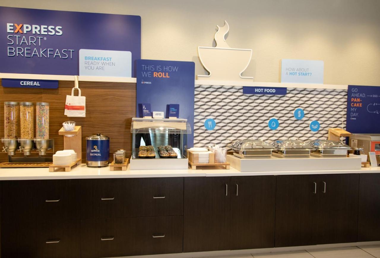 Holiday Inn Express Marshfield - Springfield Area By Ihg Esterno foto