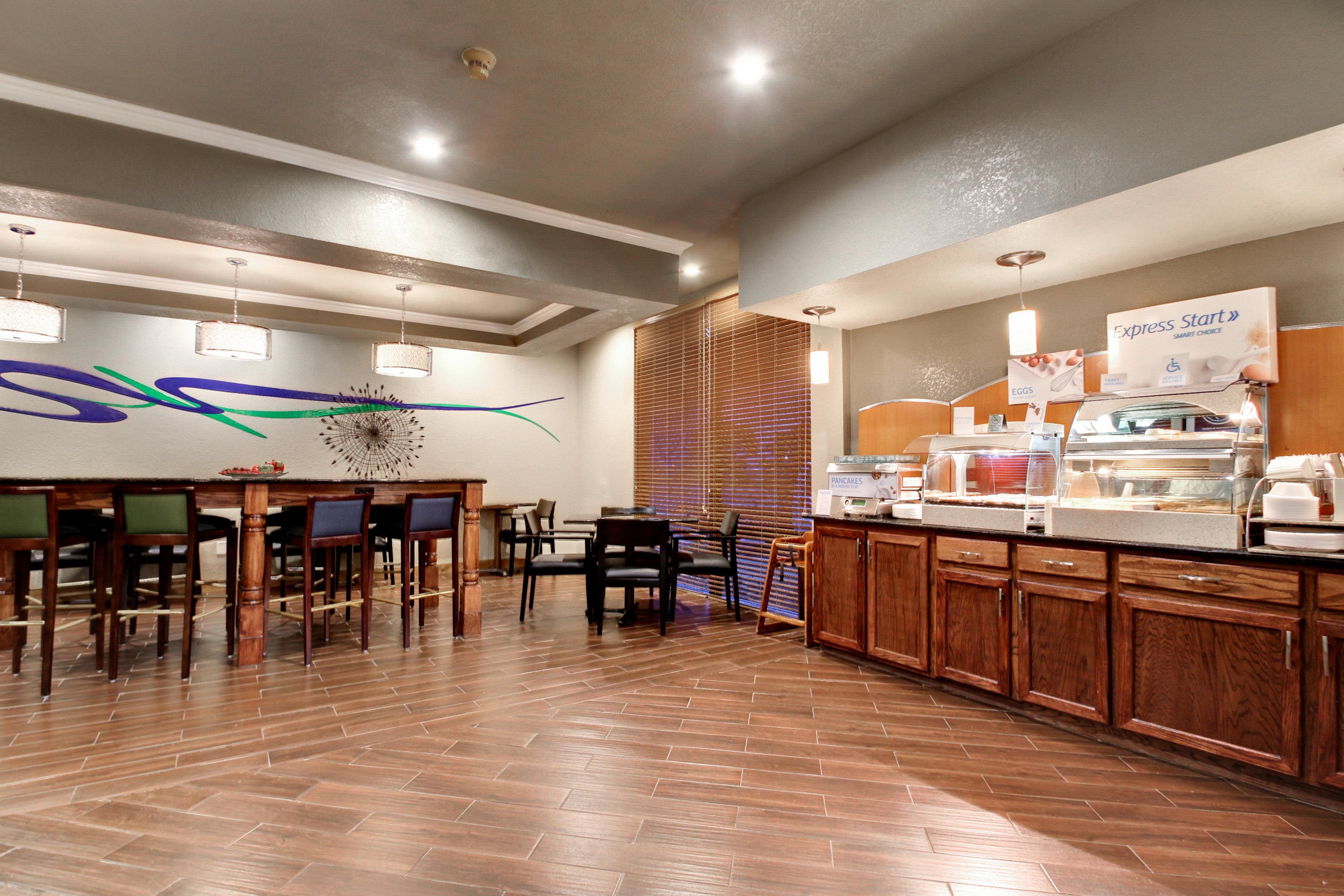 Holiday Inn Express Marshfield - Springfield Area By Ihg Esterno foto
