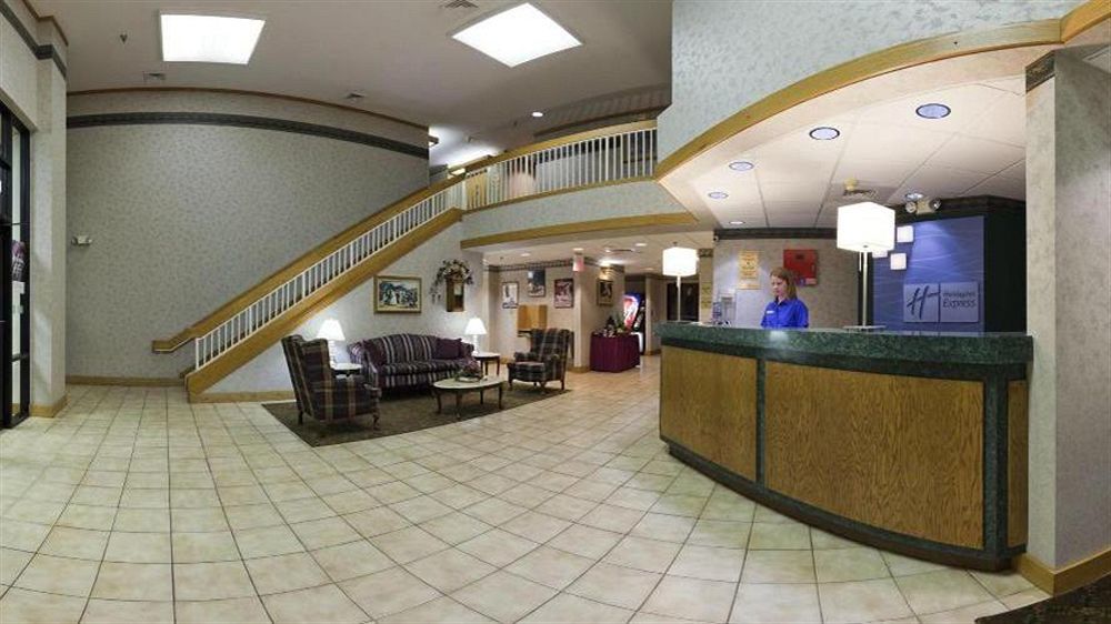 Holiday Inn Express Marshfield - Springfield Area By Ihg Esterno foto